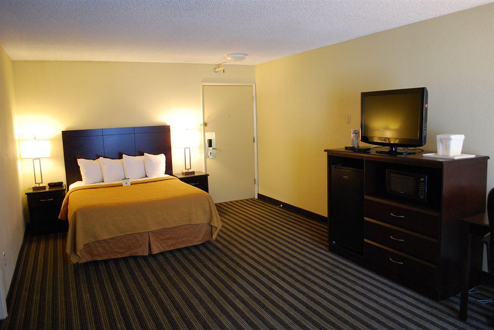 Quality Inn & Suites Vancouver - Hazel Dell Exterior foto